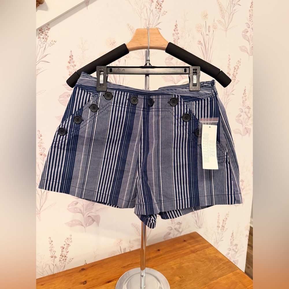 NWT / Urban Outfitters BDG Navy Striped Shorts Size 4
